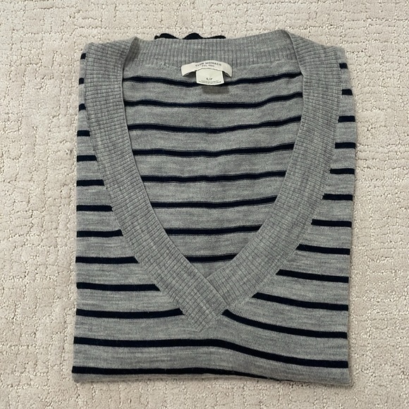 Club Monaco 100% wool Gray and Navy Striped V-neck Colorblock Sweater sz Small - Picture 7 of 9